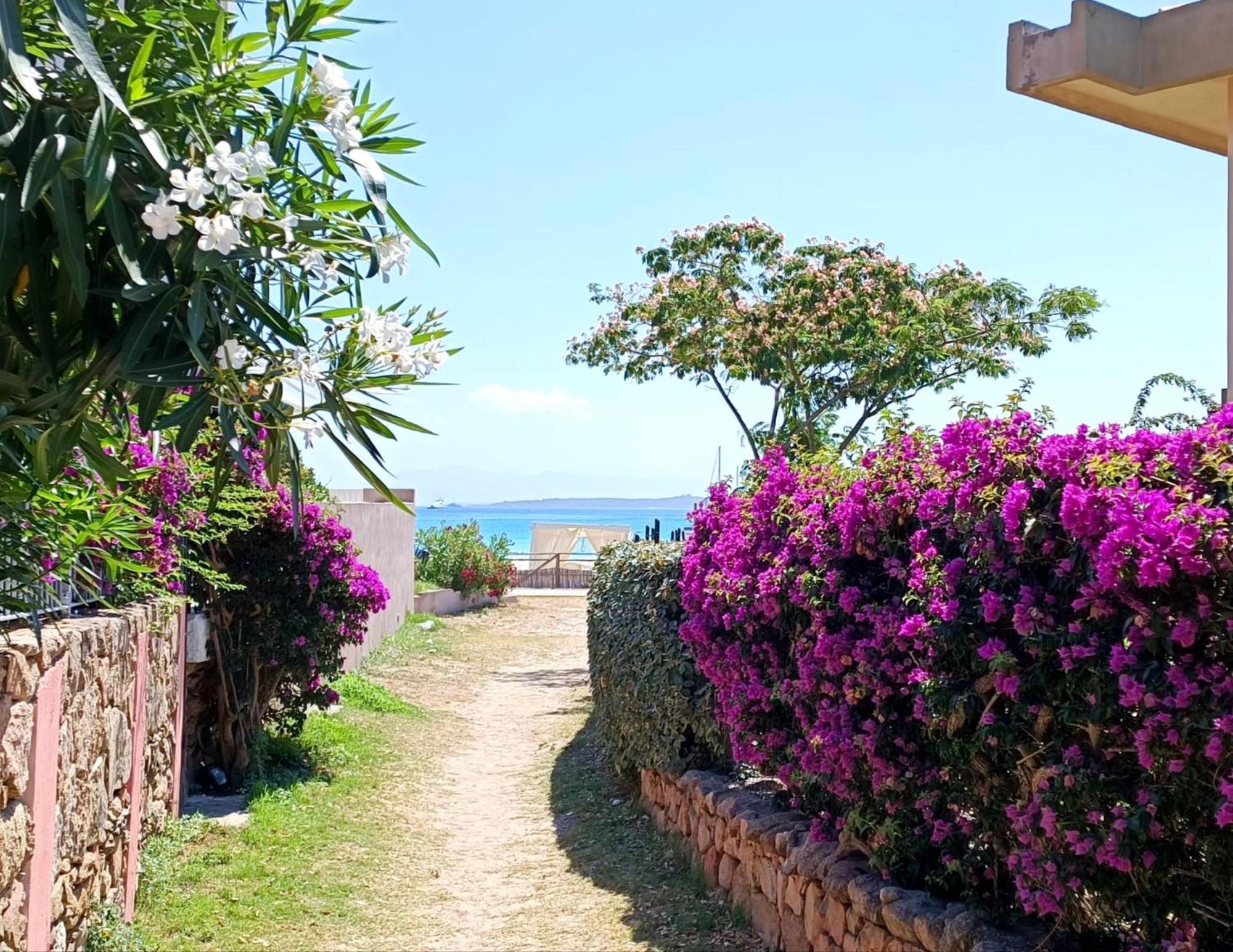 La Smeralda - Boutique Rooms And Breakfast Гольфо-Аранчи Экстерьер фото